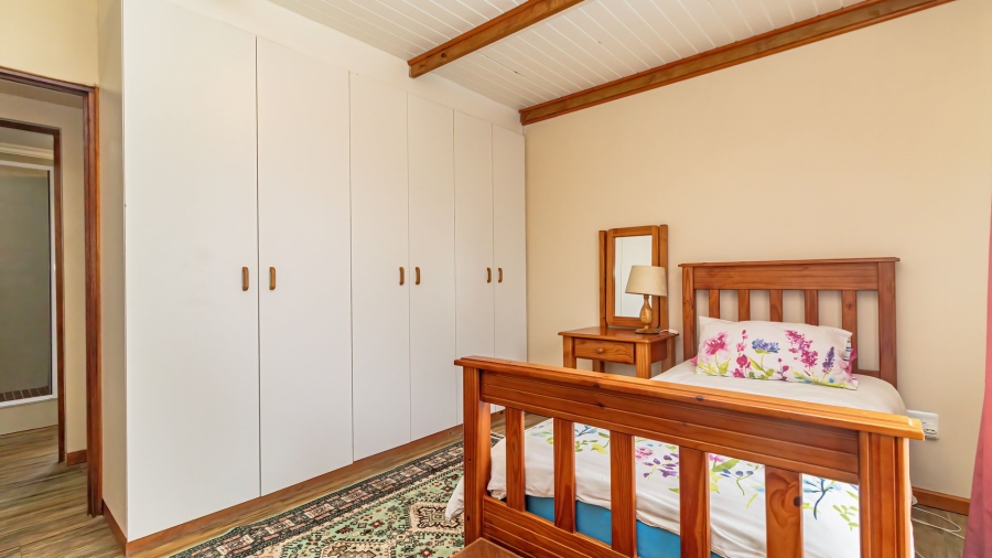 6 Bedroom Property for Sale in Aalwyndal Western Cape